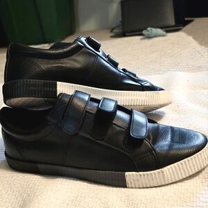 Low profile Velcro sneakers
